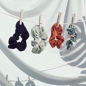 ✨SOLD✨Toluca Swim Evie Scrunchie NEW